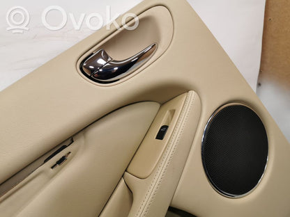 Apšuvums aizmugurējām durvīm