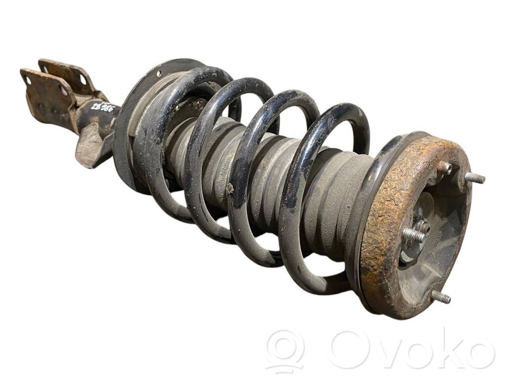 Priekšpusē amortizators ar atsperi