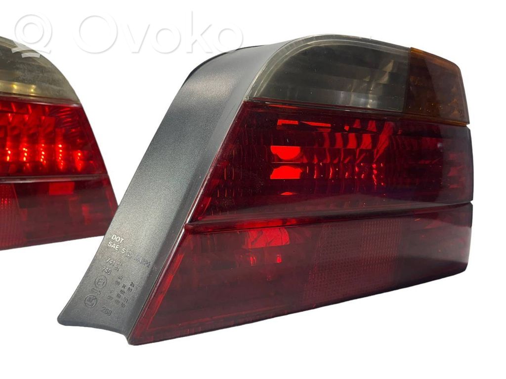 Aizmugurējais lukturis virsbūvē