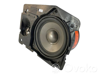 Skaļrunis priekšējā panelī