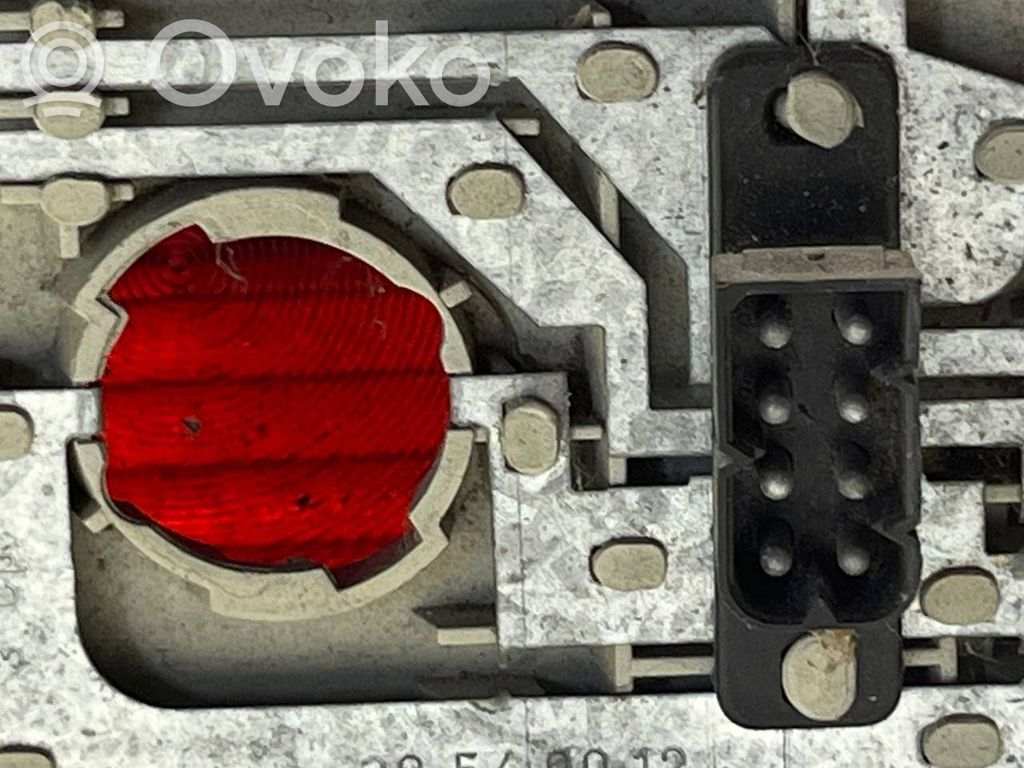 Aizmugurējais lukturis virsbūvē