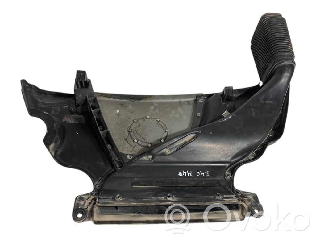 Dzinēja pārsegs (dekoratīva apdare)