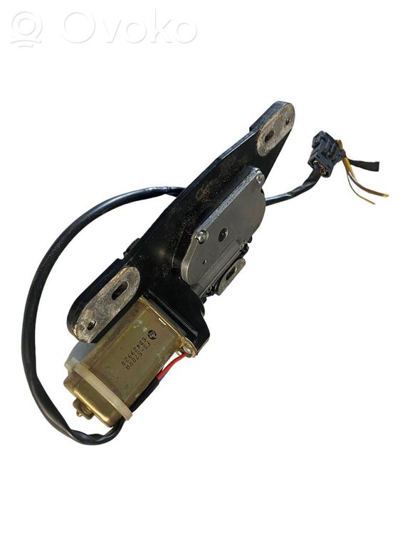 Aizmugurējā pārsega pievilcējs