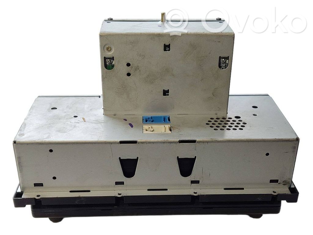 Radio / CD/DVD atskaņotājs / navigācija