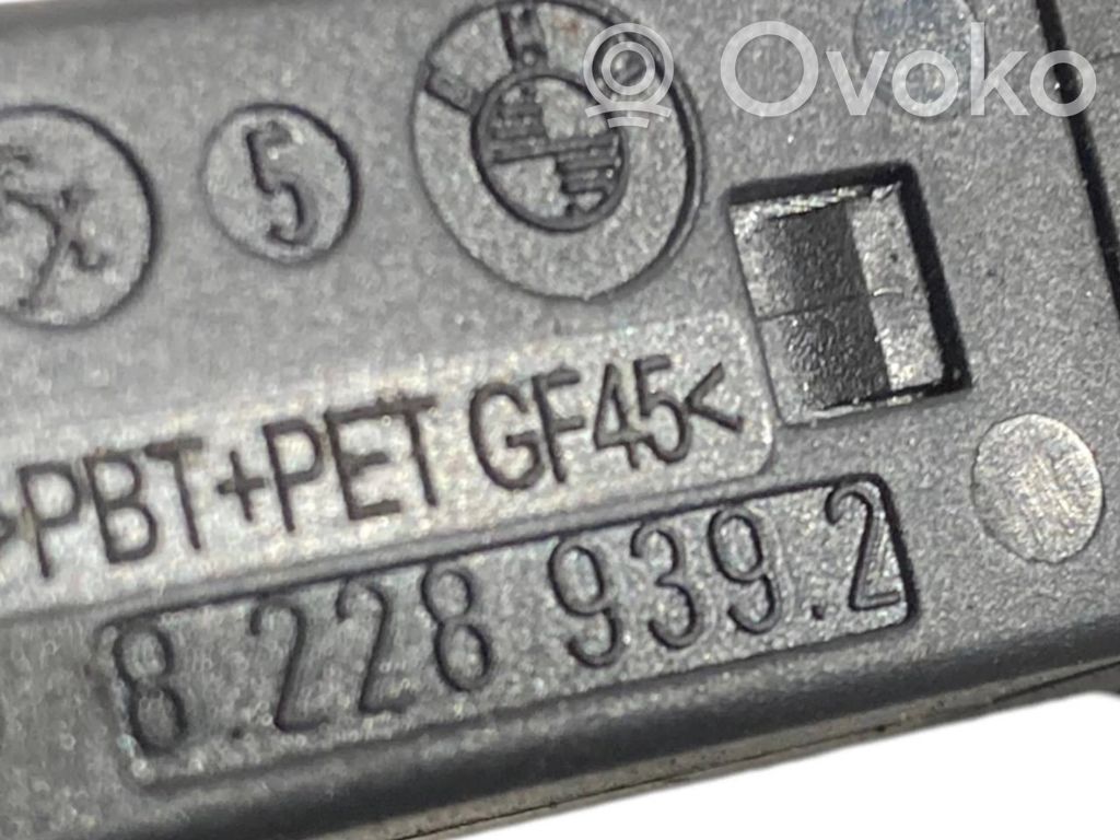 Degvielas tvertnes atvēršanas slēdzis