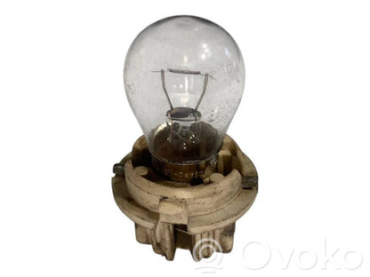 Aizmugures spuldzes vāka turētājs