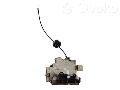 Priekšpusē slēdzene