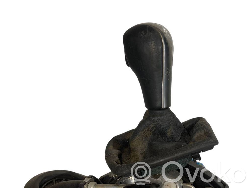 Switching mechanism (sliding mechanism)