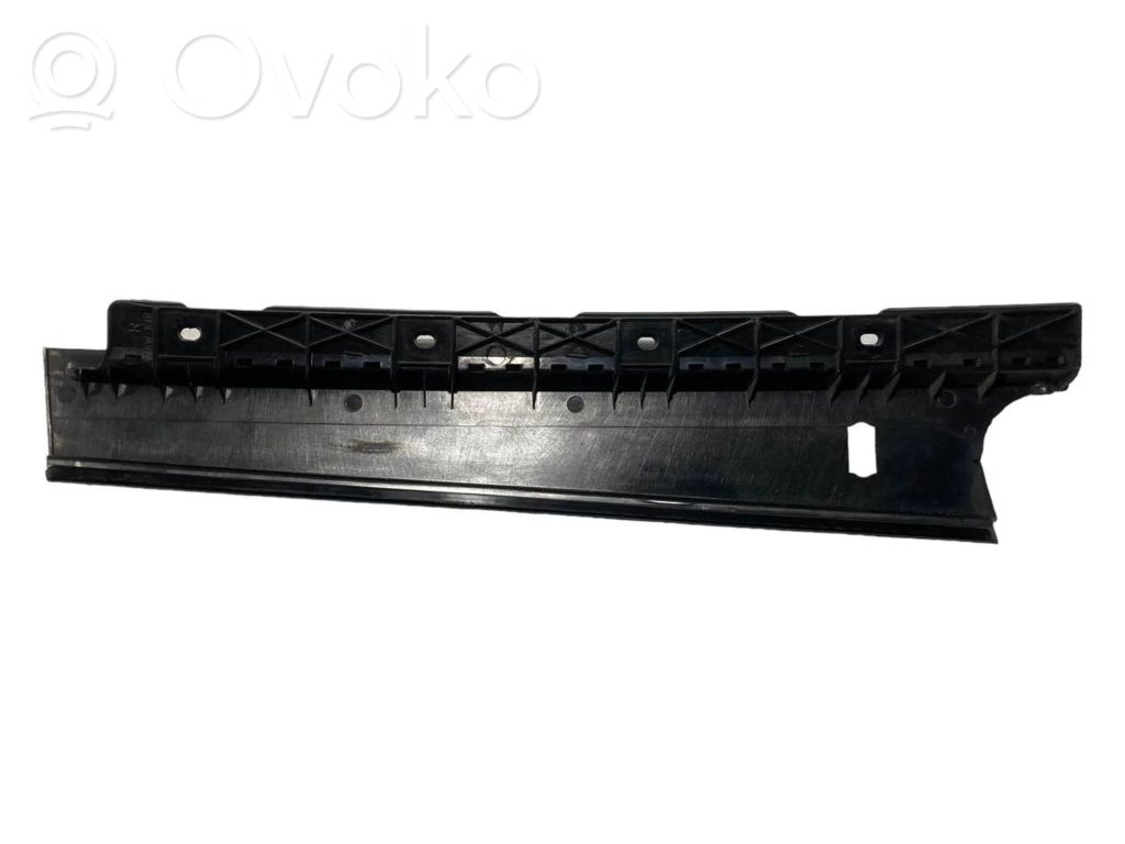 Aizmugurē durvju stikla apdare