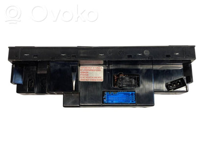 Gaisa kondicioniera / klimata kontroles / salona apsildes vadības bloks (salonā)