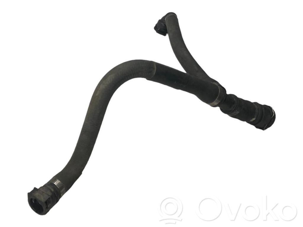 Caurulīte (-es) / šļūtene (-es)