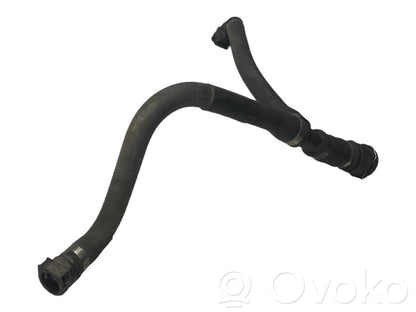 Caurulīte (-es) / šļūtene (-es)