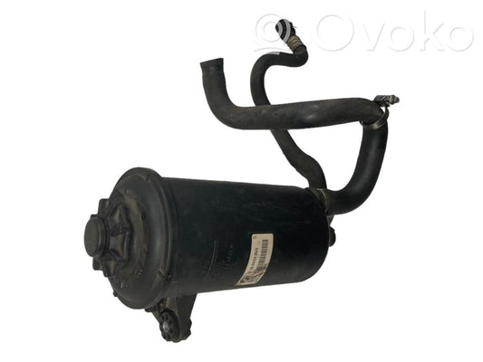 Stūres pastiprinātāja šķidruma tvertne