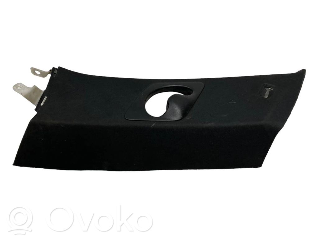 (C) statņa dekoratīvā apdare