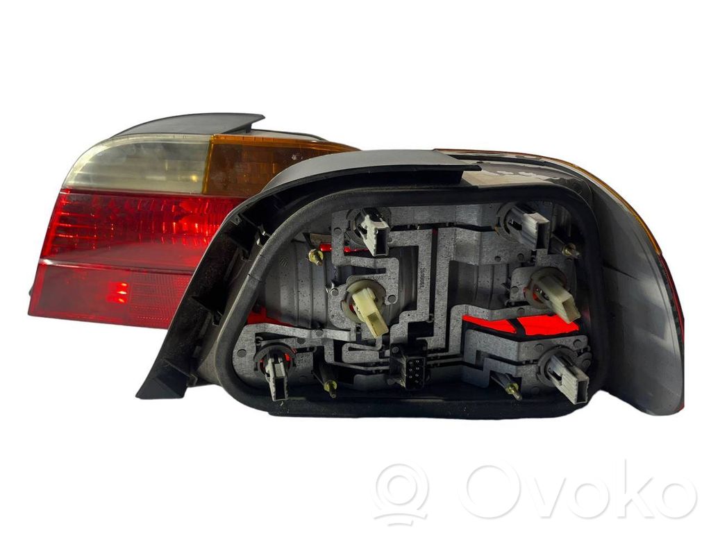 Aizmugurējais lukturis virsbūvē