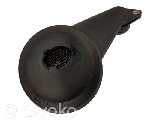 Oil supply pipe (in the crankcase)