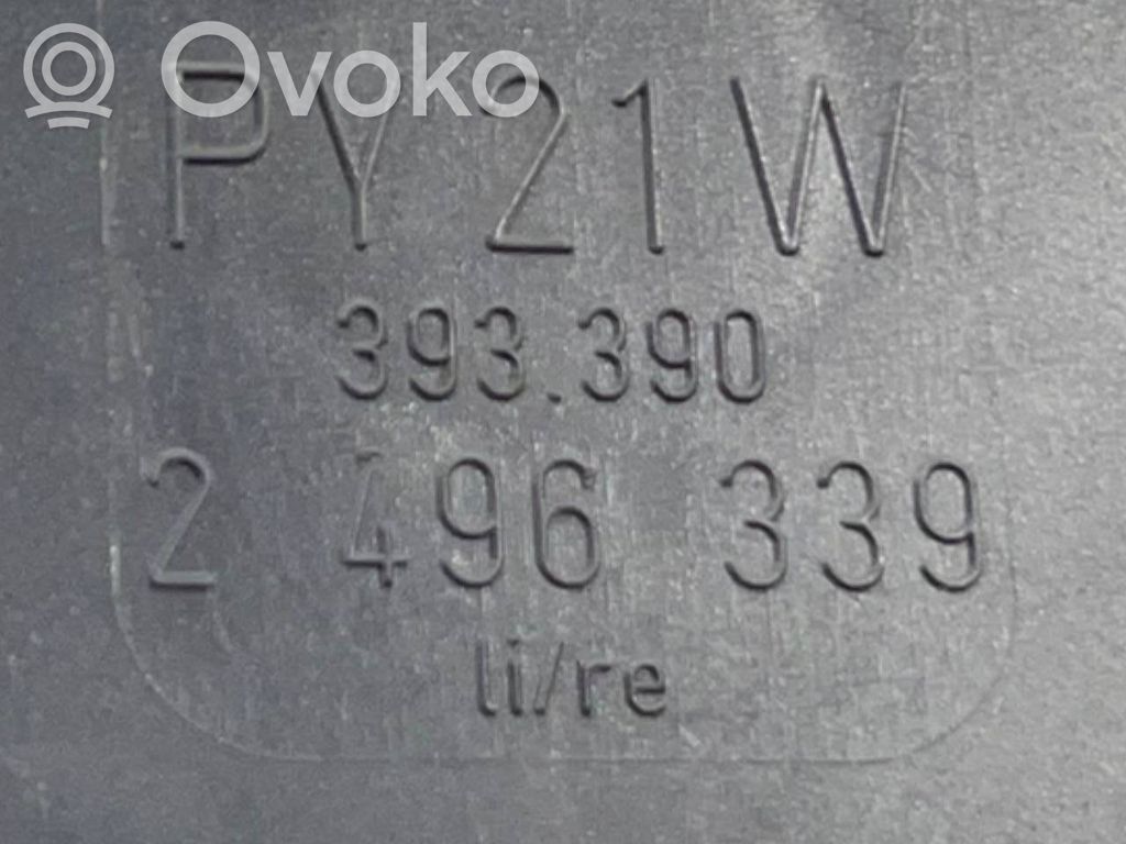 Aizmugurējais lukturis virsbūvē