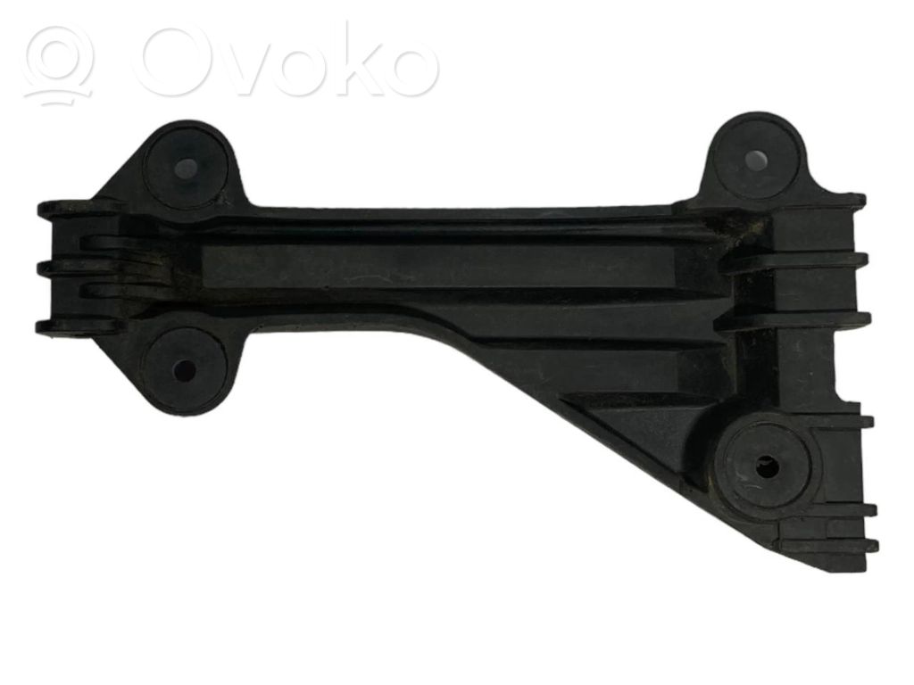 Priekšpusē bampera turētājs