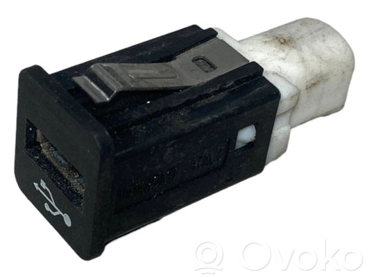 USB savienotājs