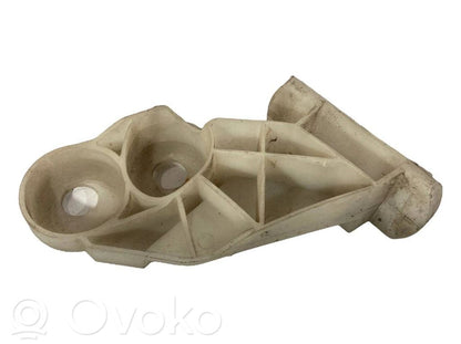 Priekšpusē bampera turētājs