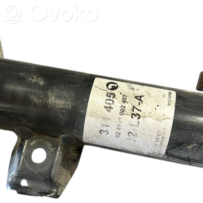 Priekšpusē amortizators ar atsperi