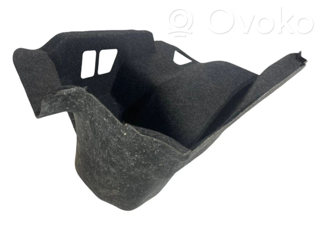 Bagāžnieka sānu apakšējās apdares panelis