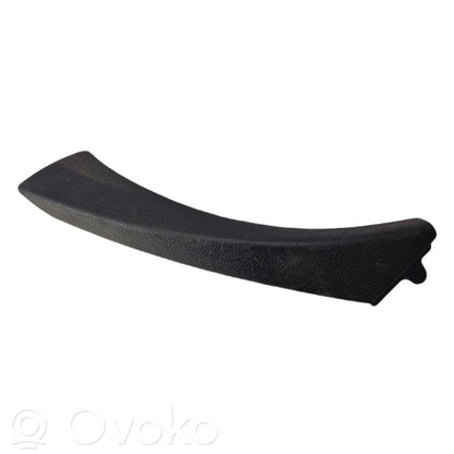 Aizmugurē durvju roktura vāciņš