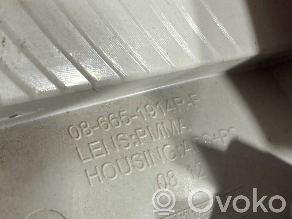 Задний фонарь в кузове