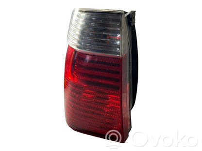 Aizmugurējais lukturis virsbūvē