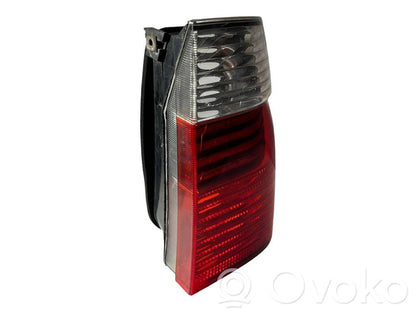 Aizmugurējais lukturis virsbūvē