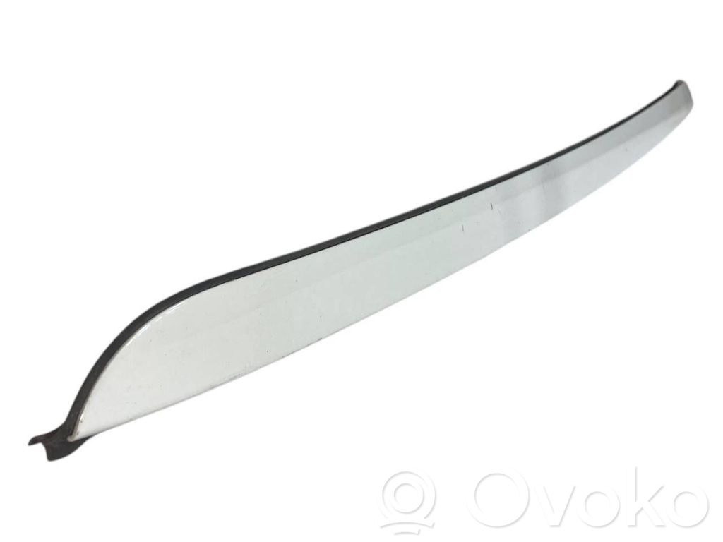 Vējstikla dekoratīvā apdare