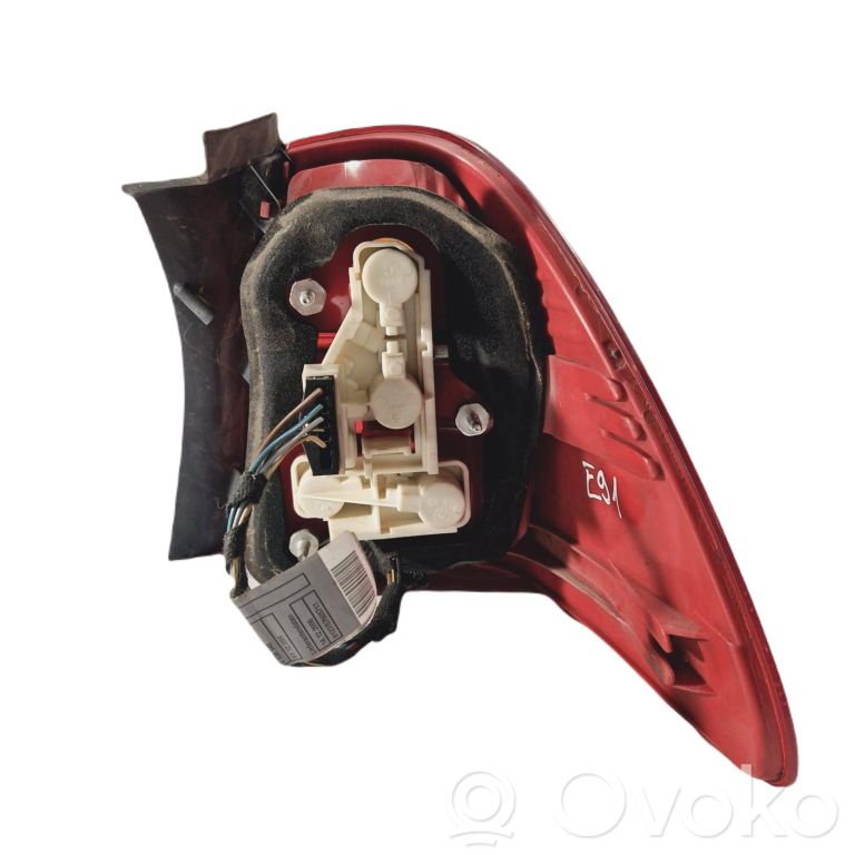 Aizmugurējais lukturis virsbūvē