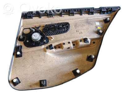 Apšuvums aizmugurējām durvīm