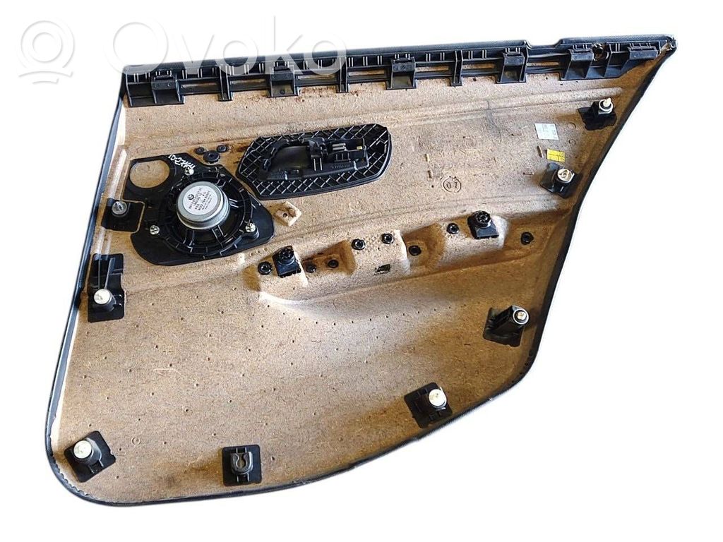 Apšuvums aizmugurējām durvīm