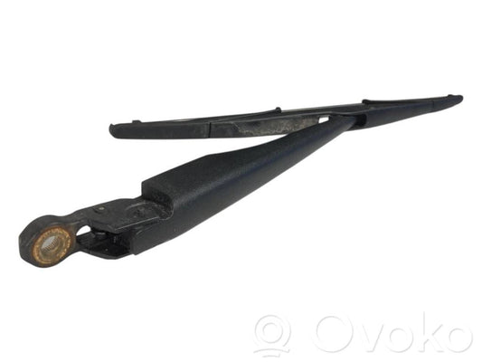 Rear window wiper arm