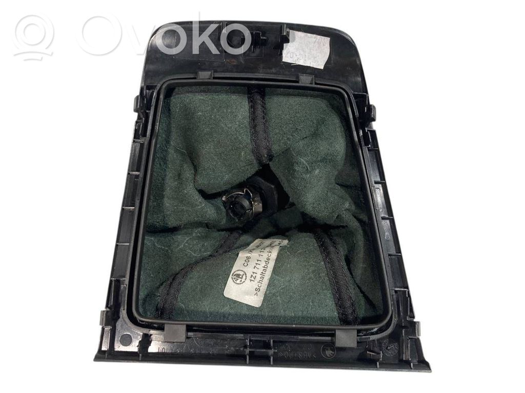 Ātrumu pārslēgšanas sviras dekoratīvā apdare (āda, uzgalis)