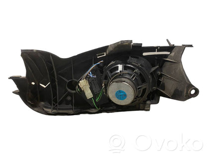 Skaļrunis (-i) aizmugurējā palodzē