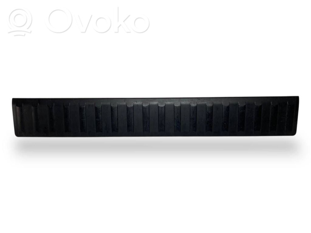 Bagāžnieka sānu apakšējās apdares panelis