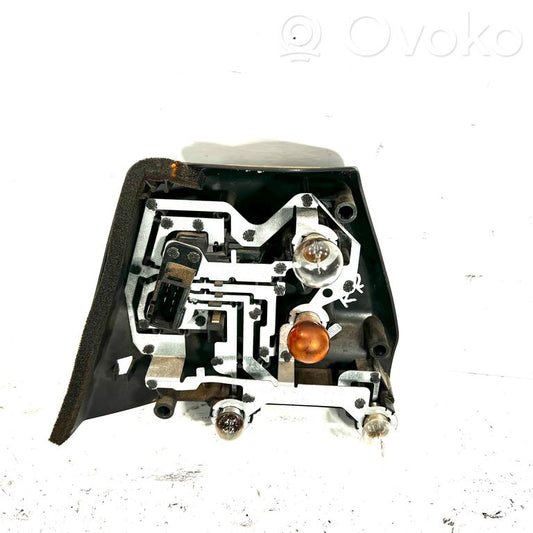 Держатель крышки заднего фонаря