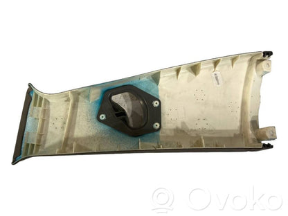 (B) statņa dekoratīvā apdare (augšdaļa)