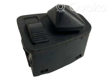 Side mirror switch