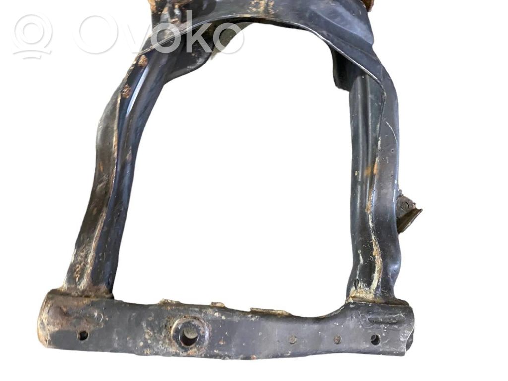 Pusrāmis aizmugurējais / priekšējais