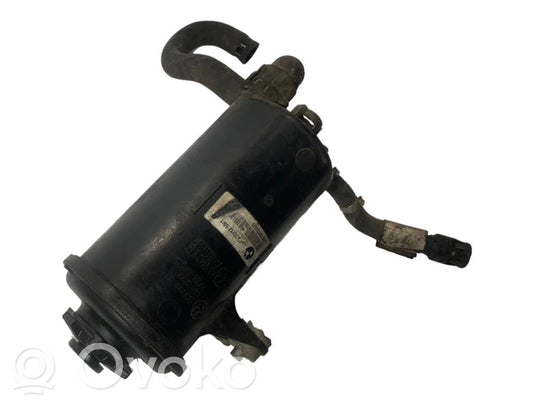 Stūres pastiprinātāja šķidruma tvertne