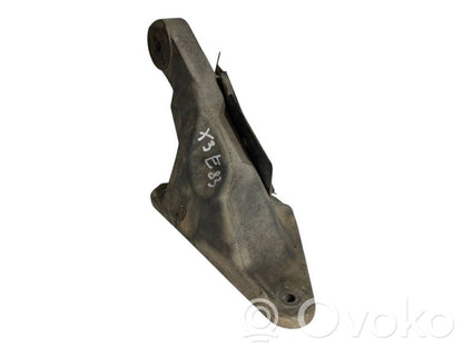 Engine mounting bracket