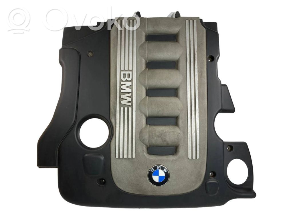 Dzinēja pārsegs (dekoratīva apdare)