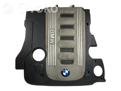 Dzinēja pārsegs (dekoratīva apdare)