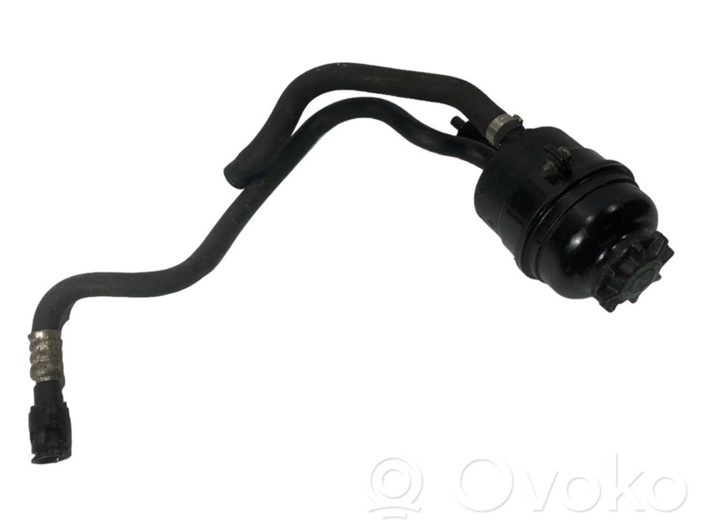 Stūres pastiprinātāja šķidruma tvertne