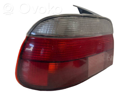 Aizmugurējais lukturis virsbūvē