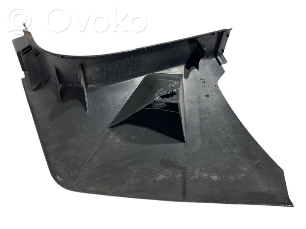 Kāju zonas sānu dekoratīvā apdare