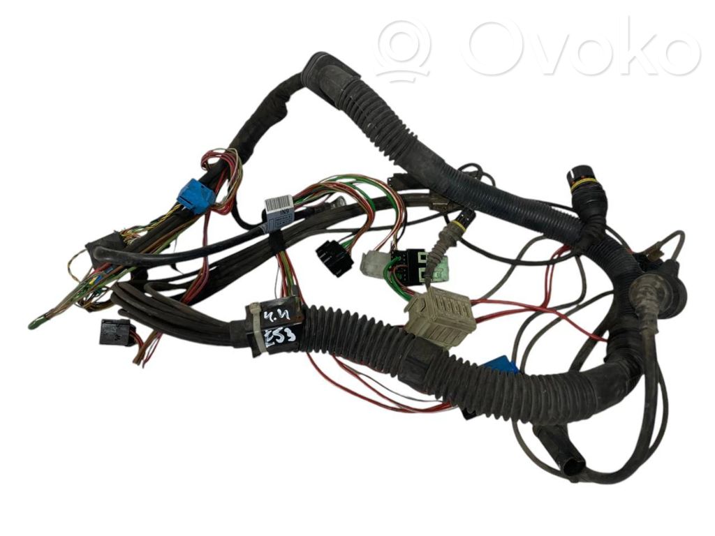 Pārnesumkārbas vadu instalācija